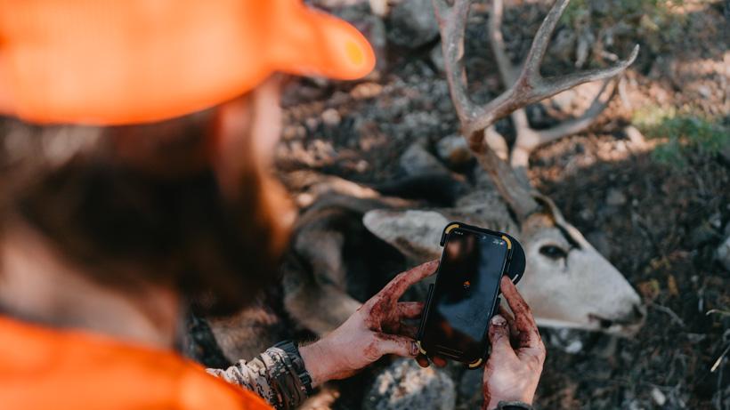 Using GOHUNT Maps to mark a buck's location that you just shot
