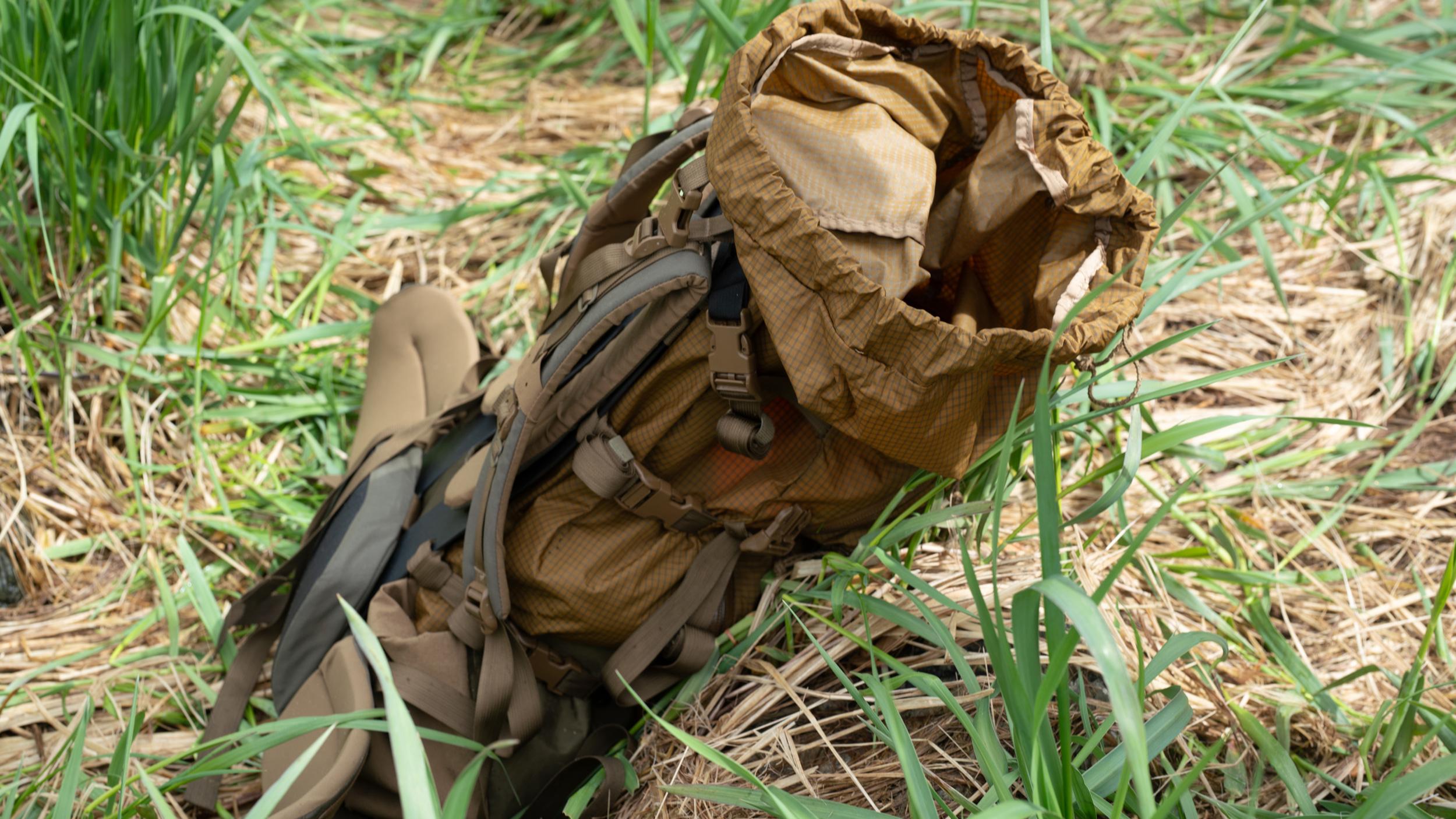 Auto-locking buckles and features of Kifaru Absaroka hunting backpack