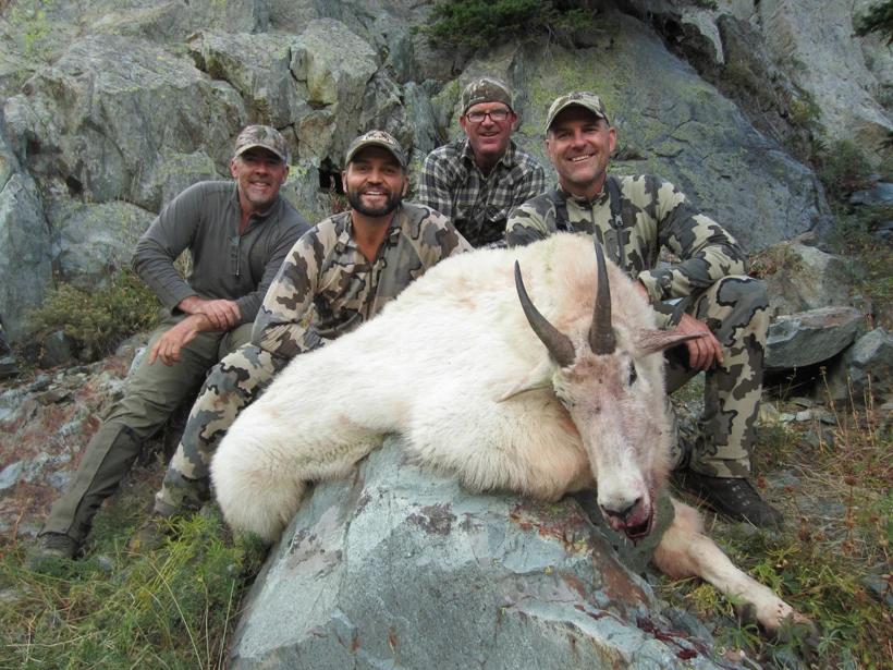 16 friends with the mountain goat_0