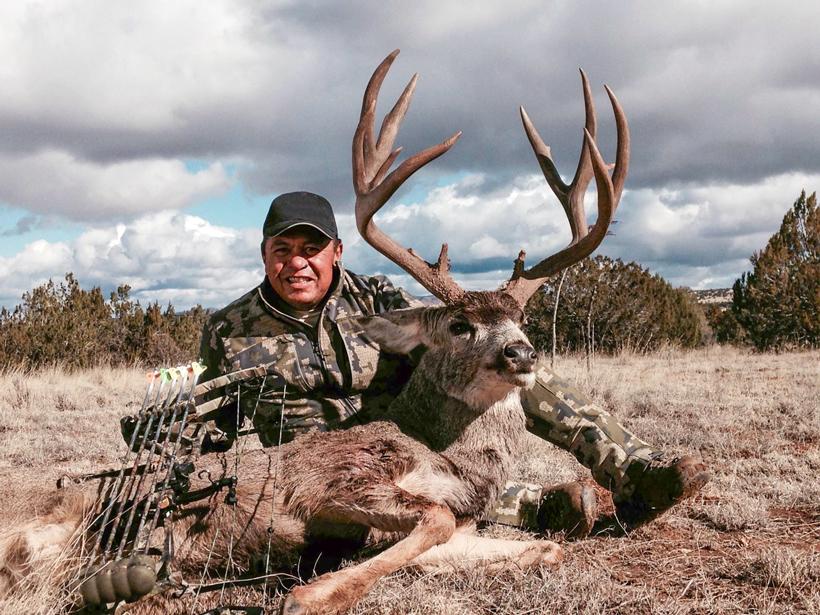 Big chino guide service archery mule deer buck_0