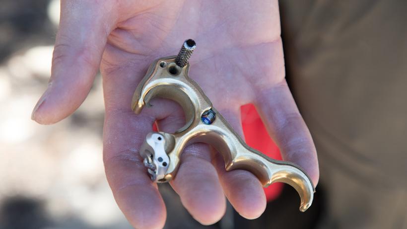 Hinge style archery release for hunting