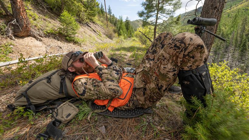 Glassing by leaning into backpack
