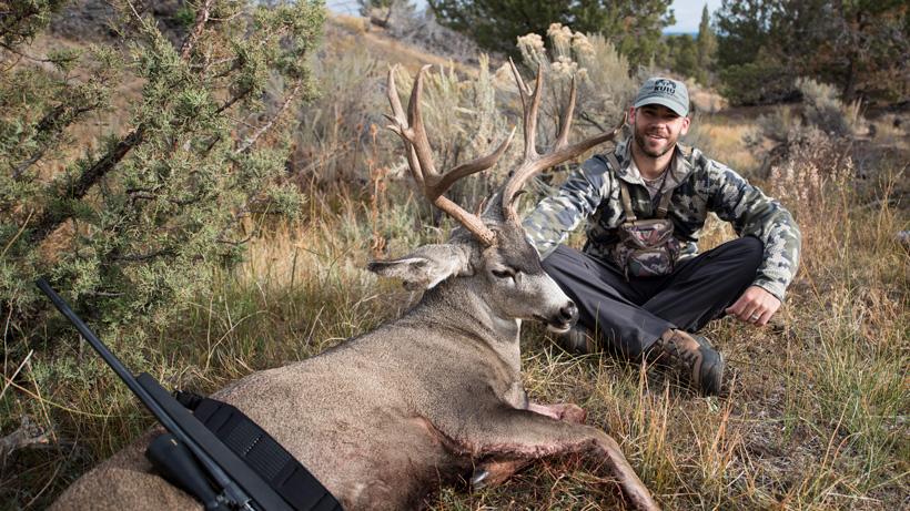 Griffin webb with his 2016 oregon mule deer