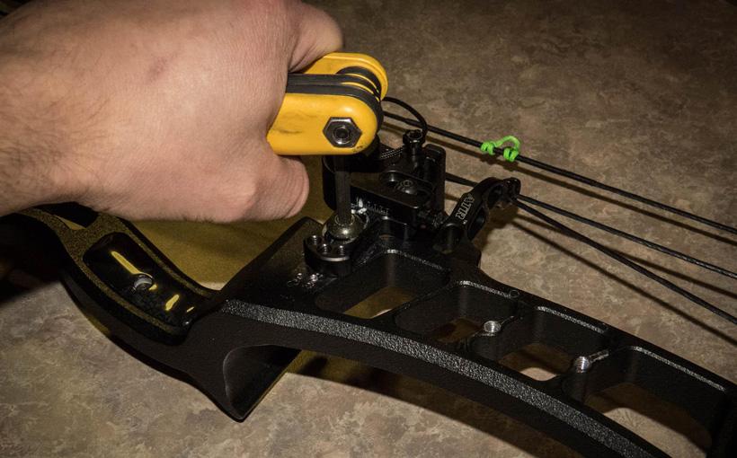 Checking the berger bolt for tightness