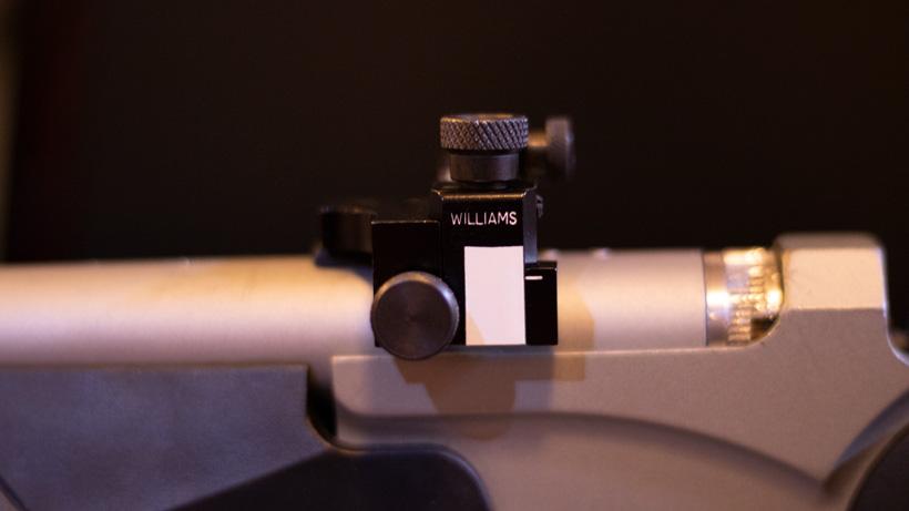 Adjustable muzzleloader rear sight without yardage marks