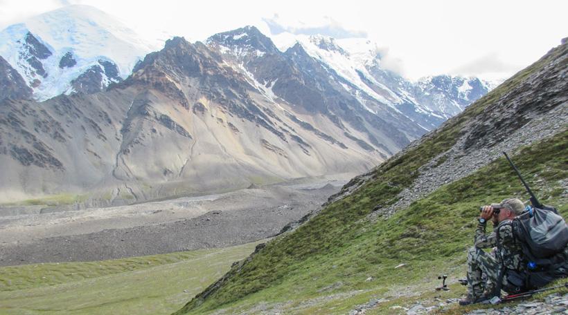 Long distance glassing with binoculars