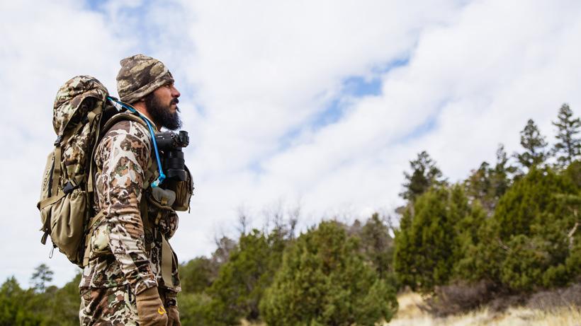 Peak design clip for camera on backpack