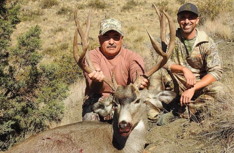 2016 mule deer buck taken with aims high hunting